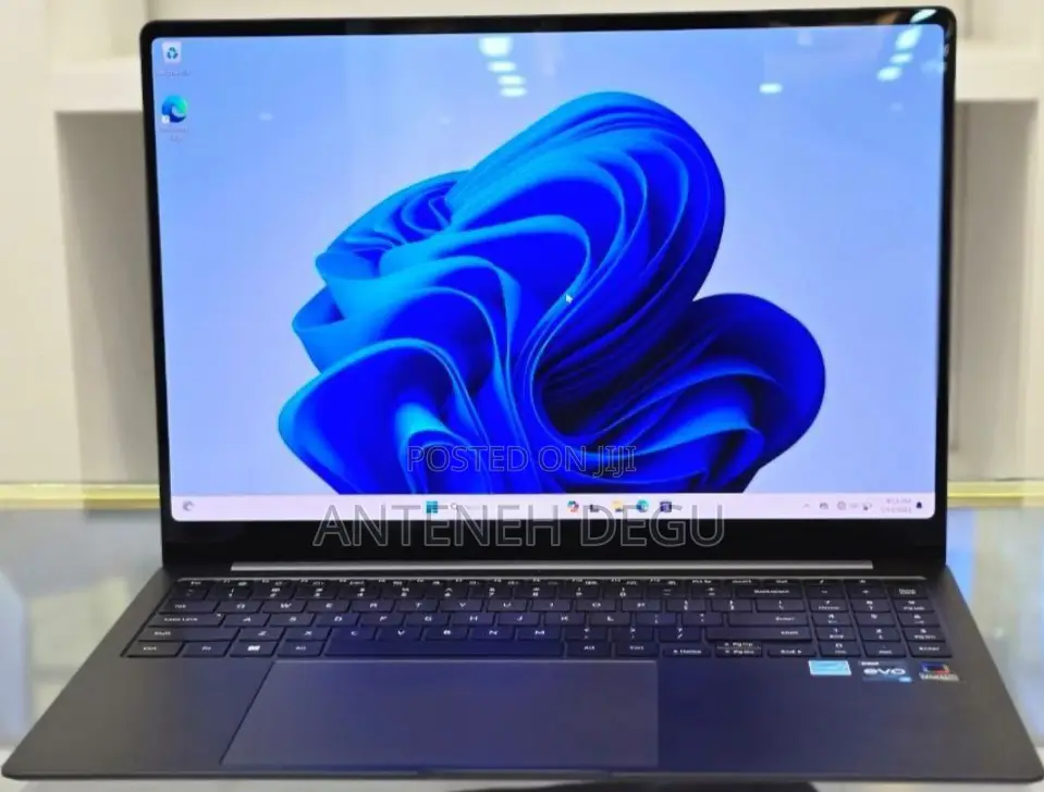 New Laptop Samsung 16GB Intel Core I7 SSD 1T