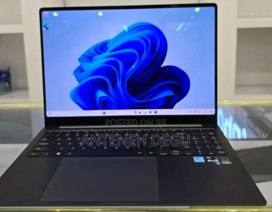 New Laptop Samsung 16GB Intel Core I7 SSD 1T