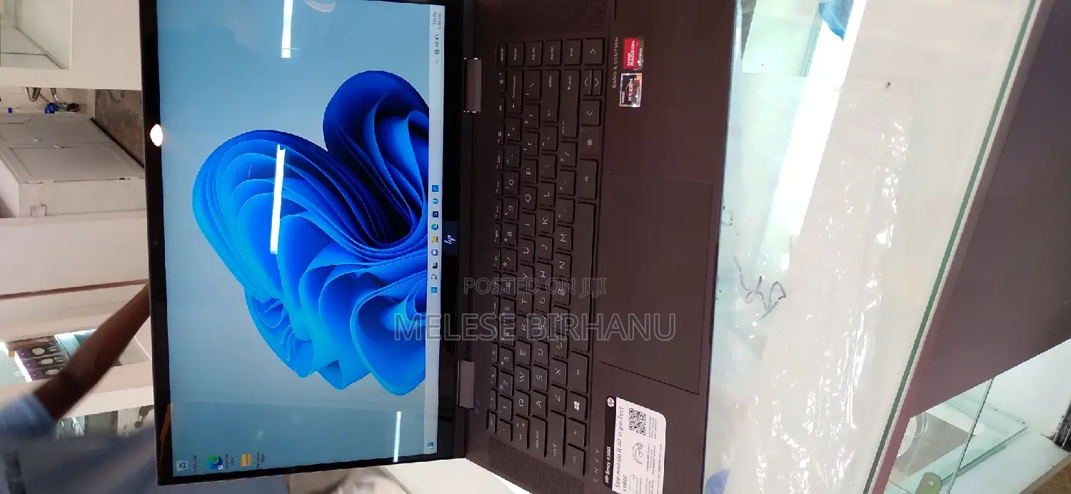 New Laptop HP Envy X360 8GB AMD Ryzen 5 SSD 256GB