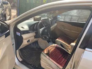 Toyota Yaris 2017 Silver