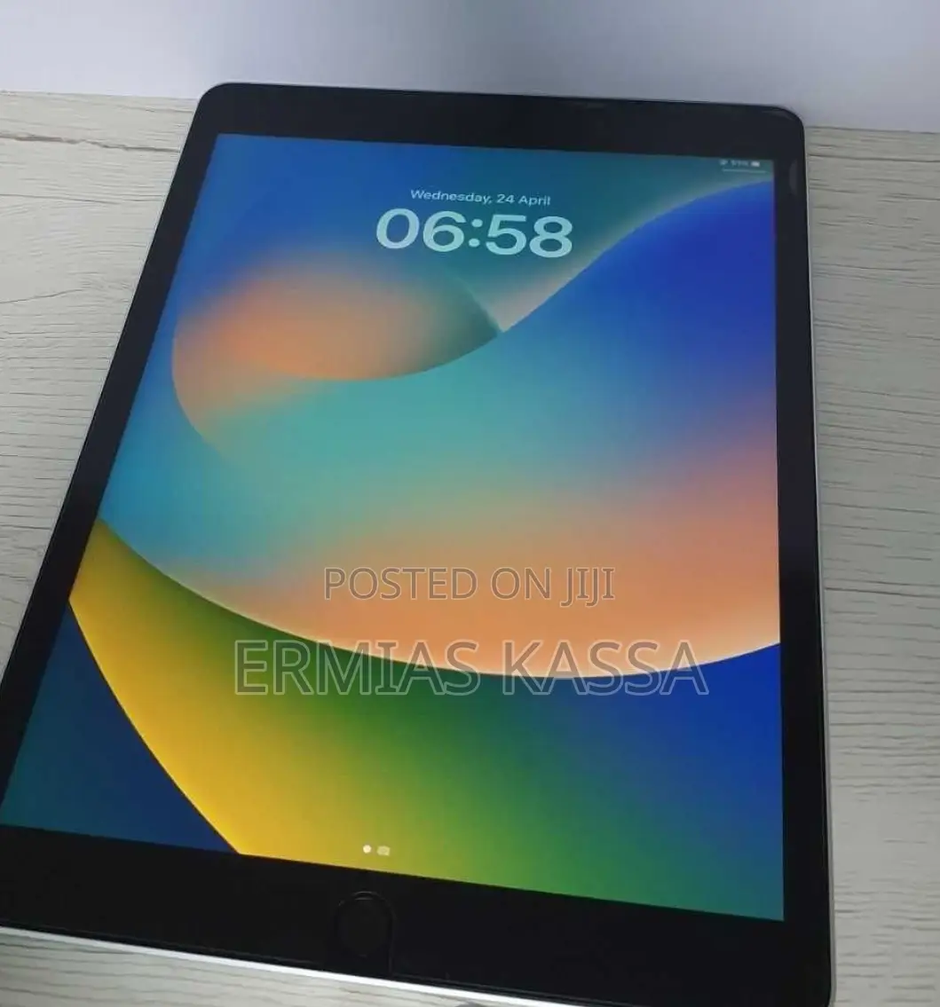 New Apple iPad 10.2 (2021) 64 GB Silver