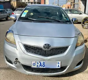 Photo - Toyota Yaris 2009 Silver