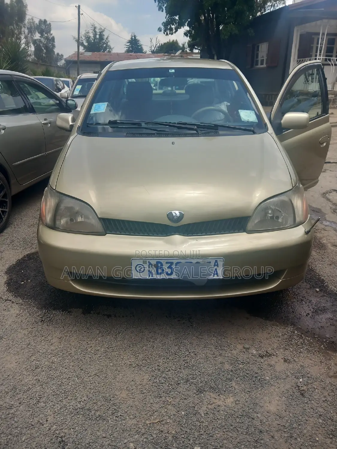 Toyota Platz 2001 Gold