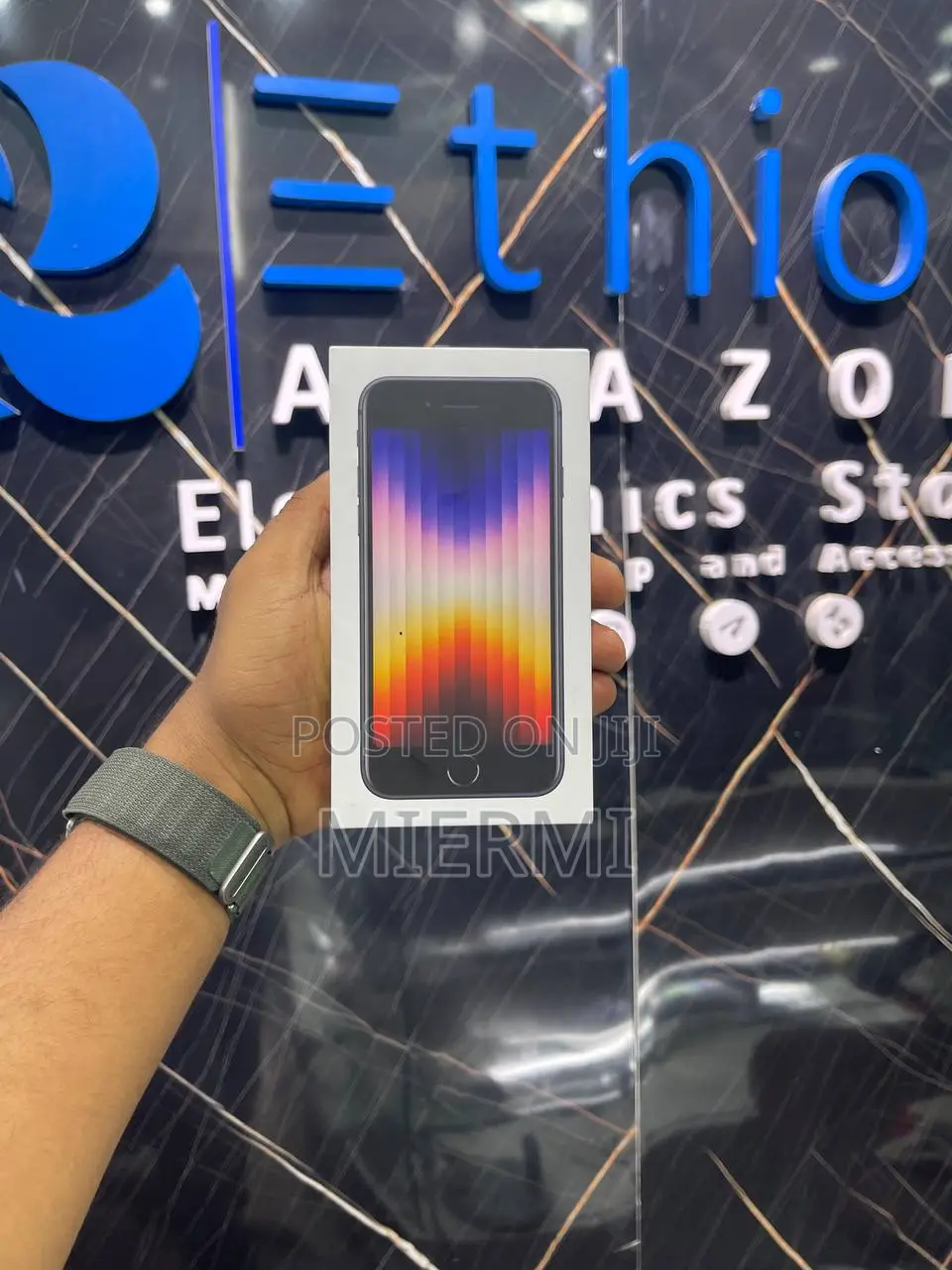 New Apple iPhone SE (2022) 128 GB Black