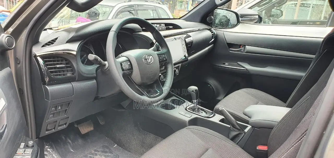 New Toyota Hilux 2023 Gray