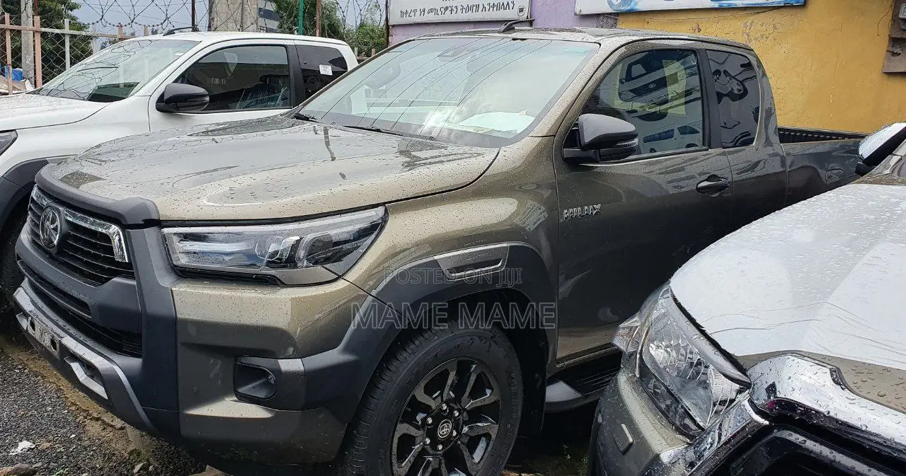 New Toyota Hilux 2023 Gray
