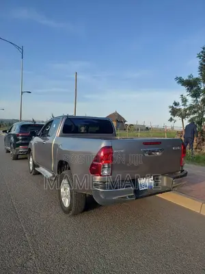 Toyota Hilux 2019 Silver