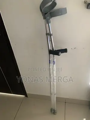 Photo - Crutches°ክራንች\Crunch¶Crutches`መሬት ቆንጥጦ ሚዝ ቡሽ|Crunch°Crutches