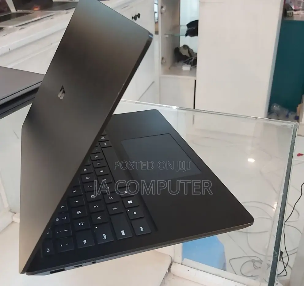 New Laptop Microsoft Surface 32GB Intel Core I7 SSD 512GB