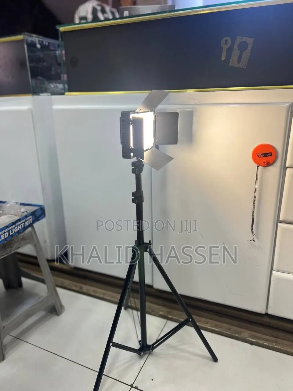 Led-U600+Free Delivery Studio Light With 2 Battery