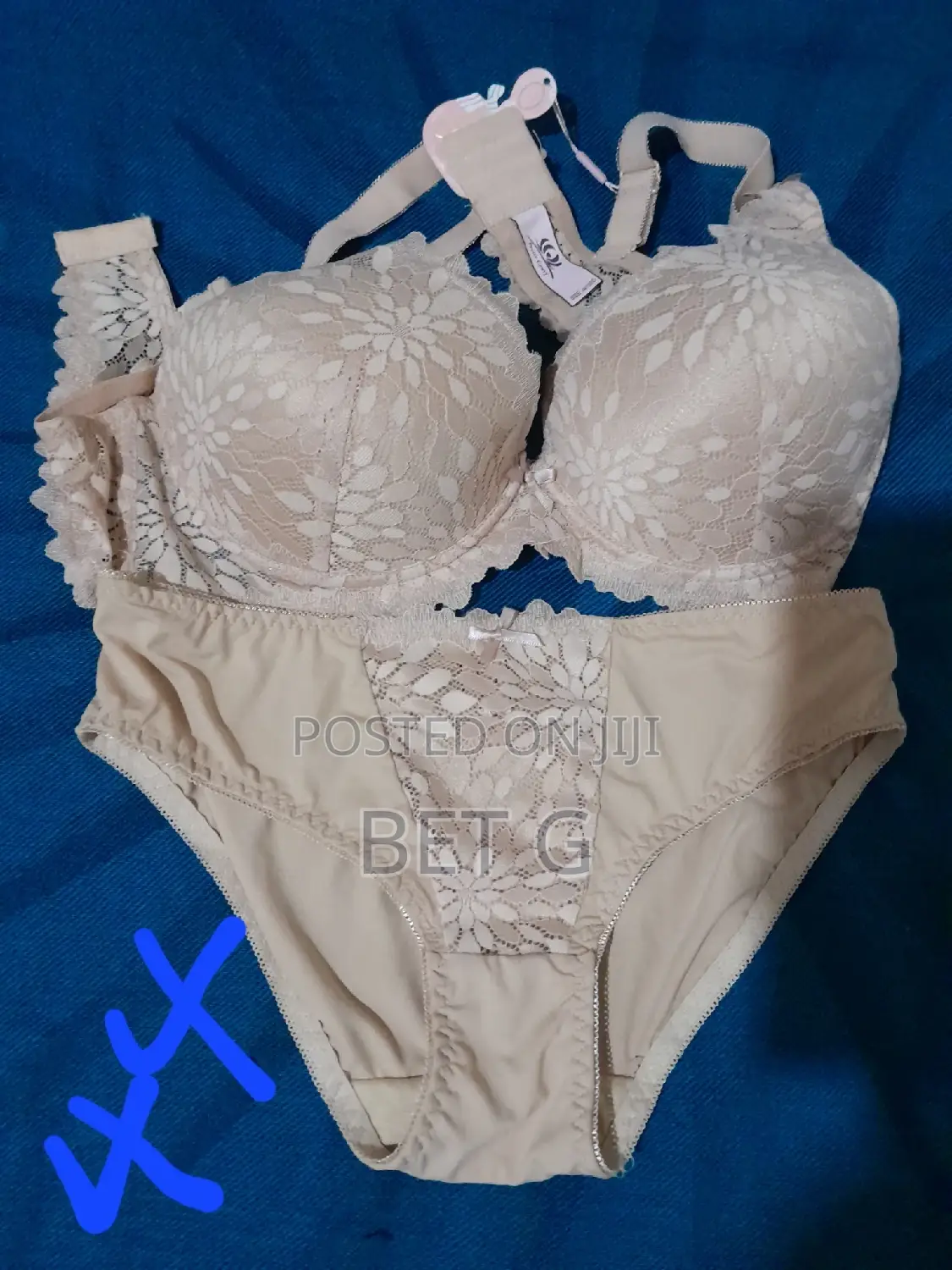 Laddies Bra With Complete Match