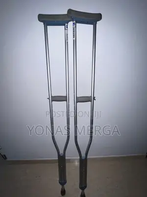 Photo - Crutches \ክራንች¿Crunch፲crutches for Broken Leg:Crunch/Crutche