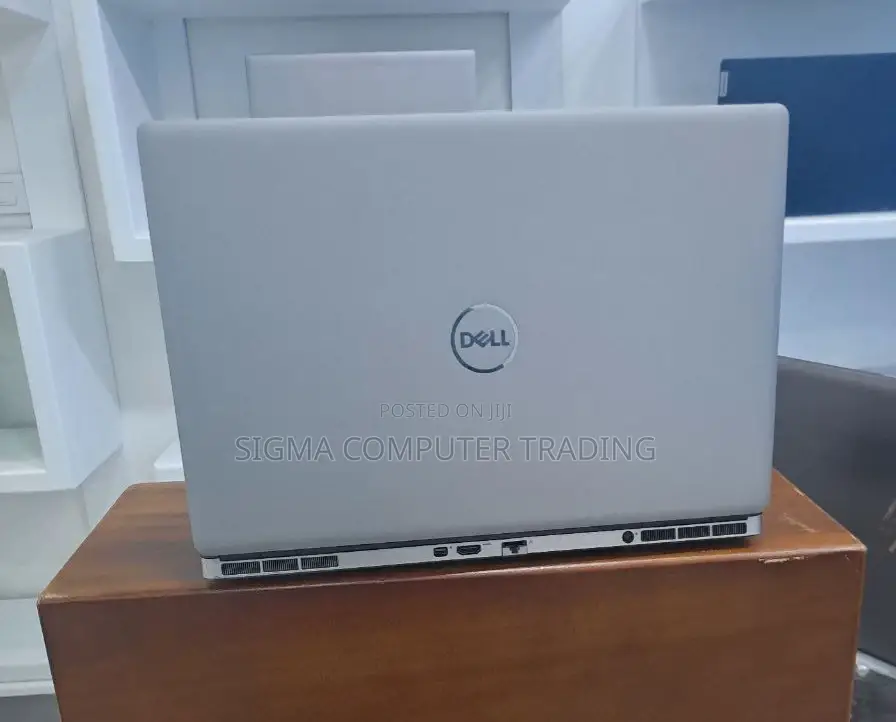 New Laptop Dell Precision 7540 16GB Intel Xeon SSD 512GB