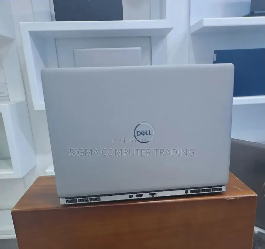 New Laptop Dell Precision 7540 16GB Intel Xeon SSD 512GB