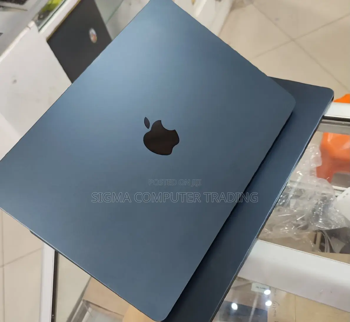 New Laptop Apple MacBook Air 2022 M2 8GB Apple M2 SSD 256GB