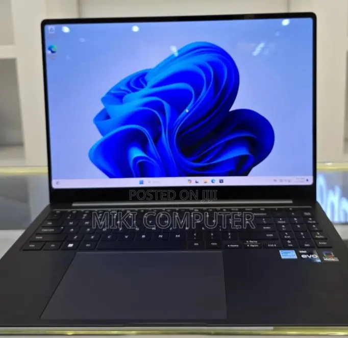 New Laptop Samsung 16GB Intel Core I7 SSD 1T