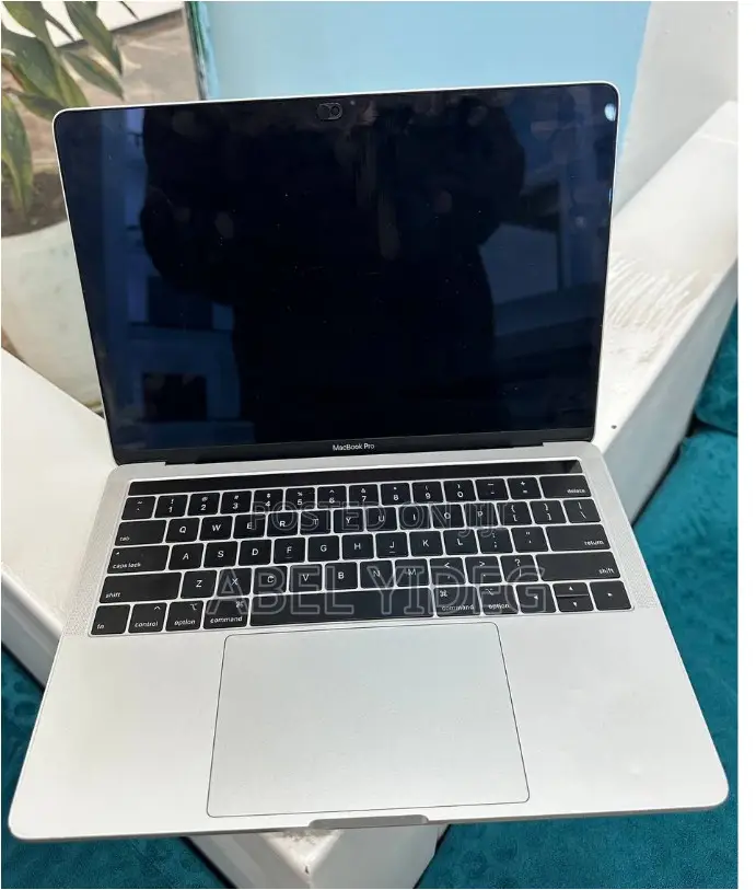 New Laptop Apple MacBook Pro 2018 16GB Intel Core I7 SSD 512GB