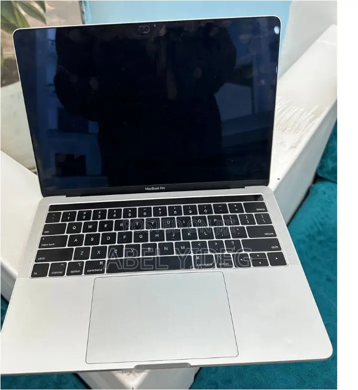 New Laptop Apple MacBook Pro 2018 16GB Intel Core I7 SSD 512GB