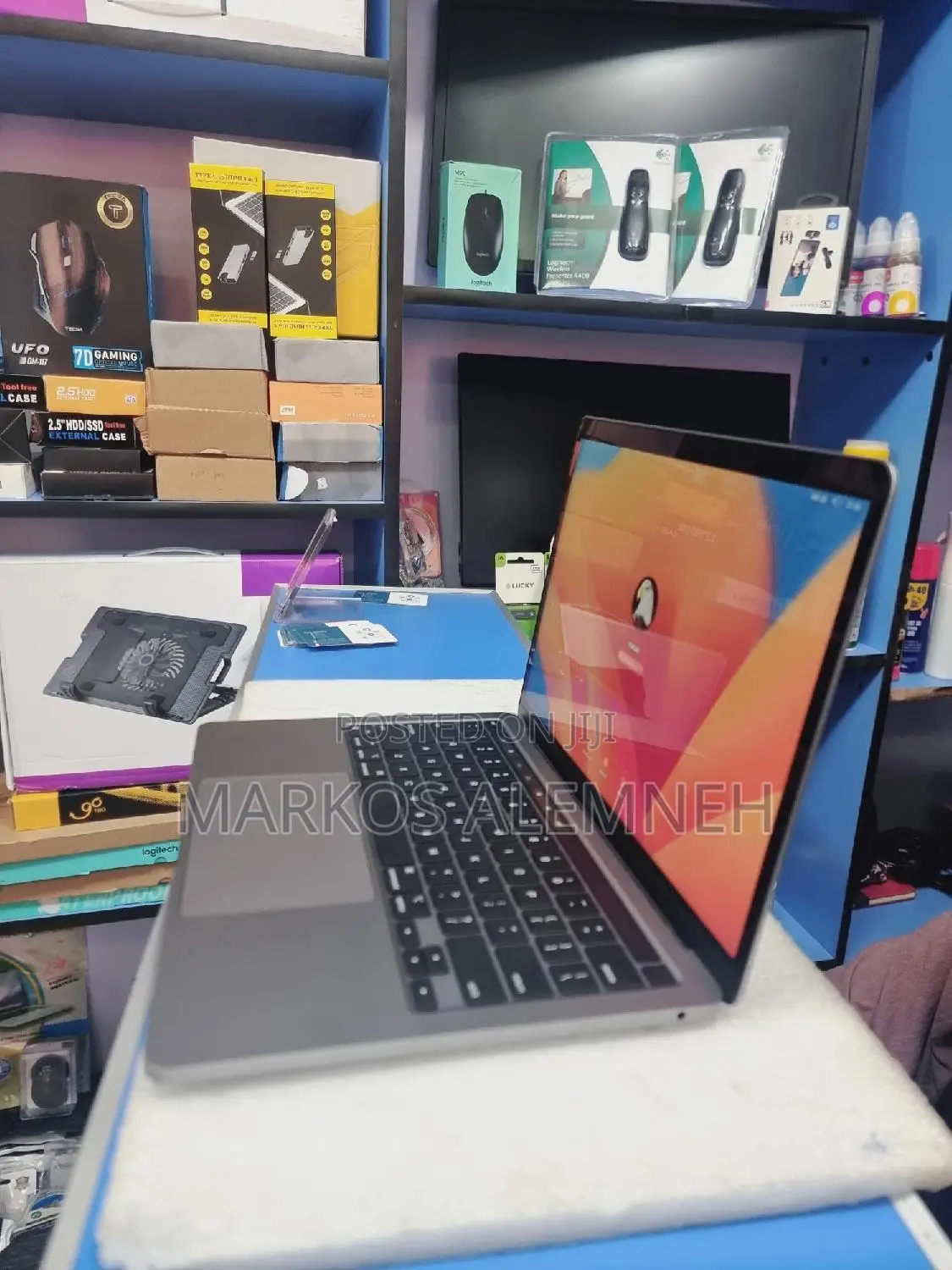 New Laptop Apple MacBook Pro 2019 8GB AMD Ryzen 5 SSD 256GB