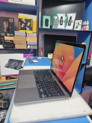 New Laptop Apple MacBook Pro 2019 8GB AMD Ryzen 5 SSD 256GB