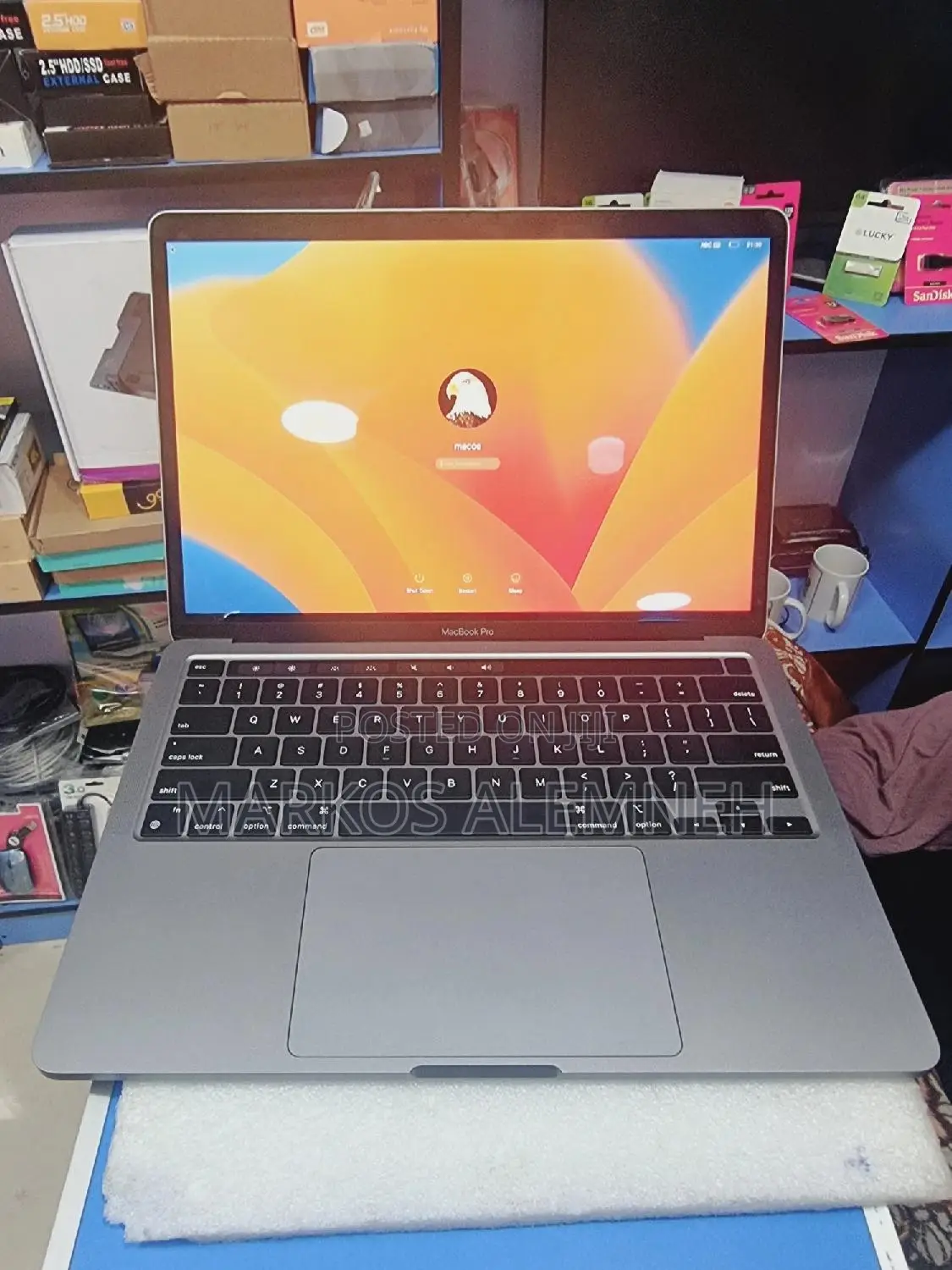 New Laptop Apple MacBook Pro 2019 8GB AMD Ryzen 5 SSD 256GB