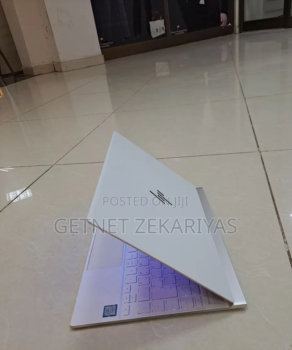 New Laptop HP Spectre 8GB Intel Core I5 SSD 512GB