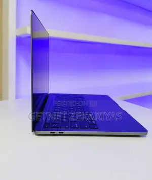 New Laptop Apple MacBook Pro 2019 16GB Intel Core i7 SSD 256GB