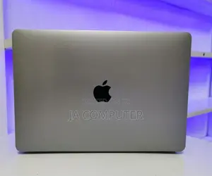 New Laptop Apple MacBook Pro 2019 16GB Intel Core I7 SSD 256GB