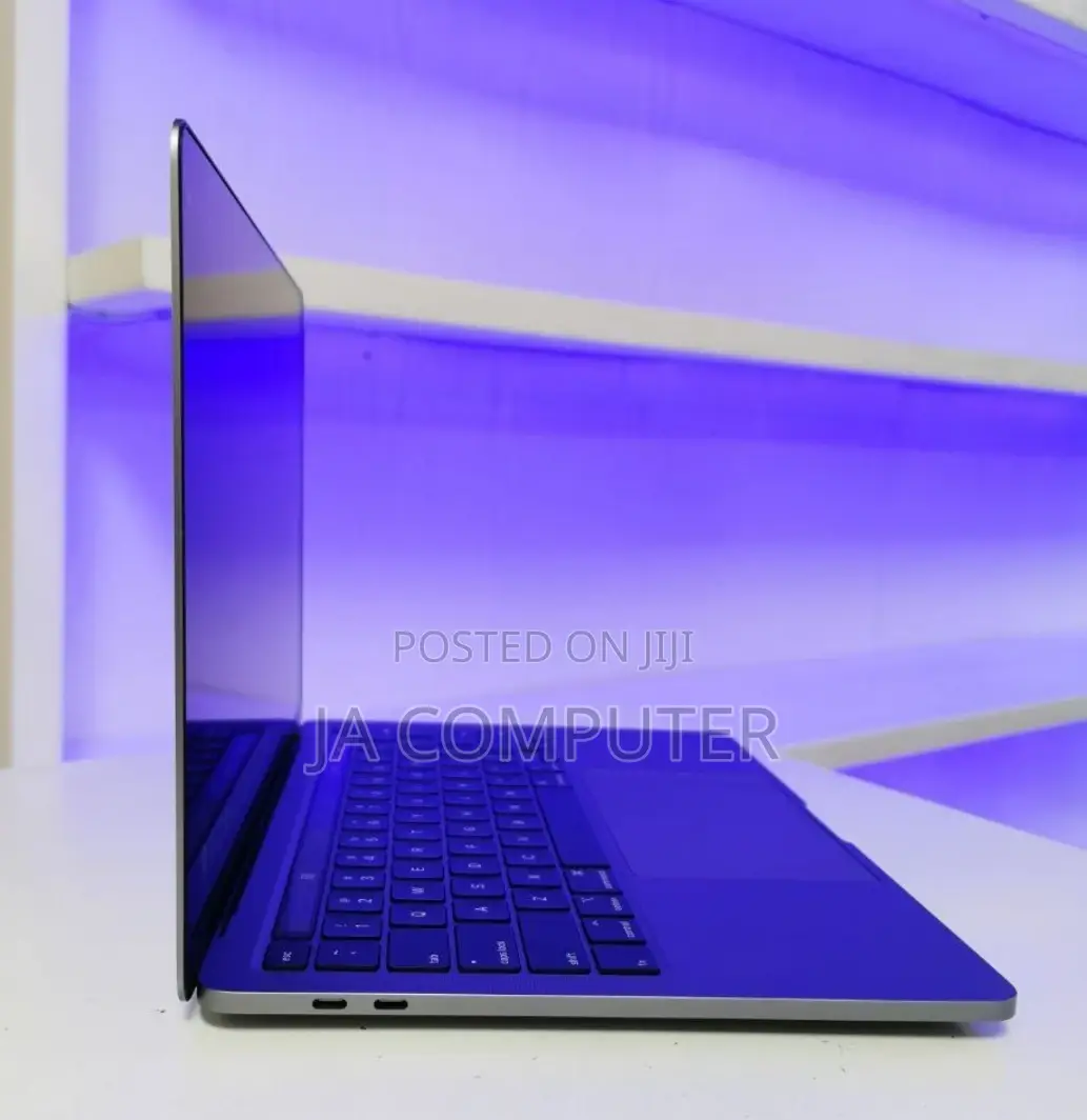 New Laptop Apple MacBook Pro 2019 16GB Intel Core I7 SSD 256GB