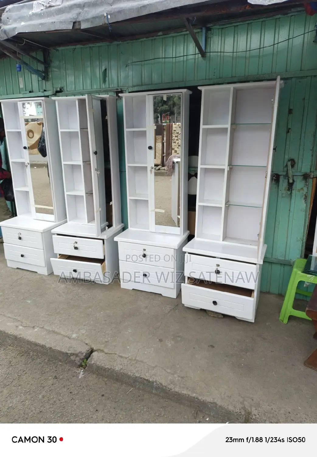 የመዋቢያ ጠረጴዛ