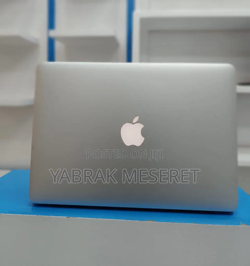 New Laptop Apple MacBook 2015 8GB Intel Core I5 SSD 256GB