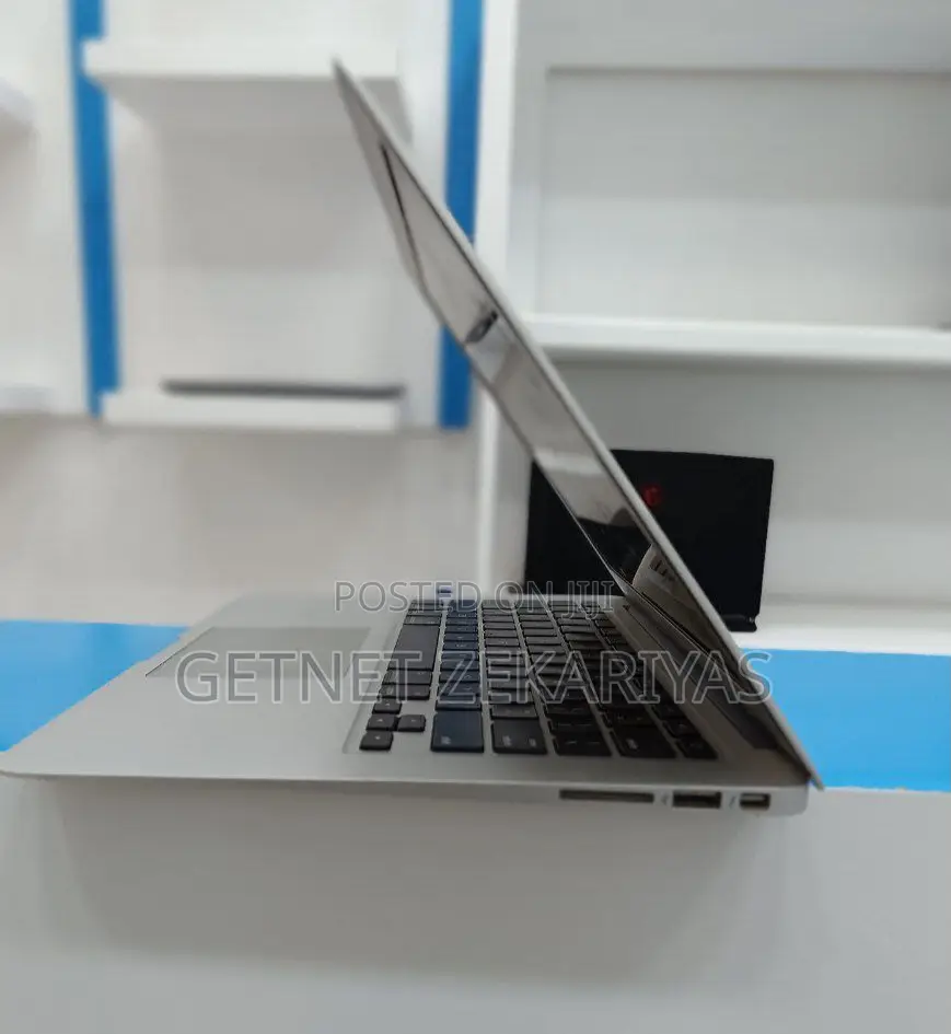 New Laptop Apple MacBook Air 2015 4GB Intel Core I5 SSD 128GB