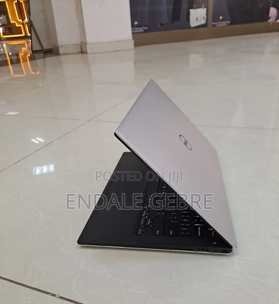 New Laptop Dell XPS 15 8GB Intel Core I7 SSD 512GB