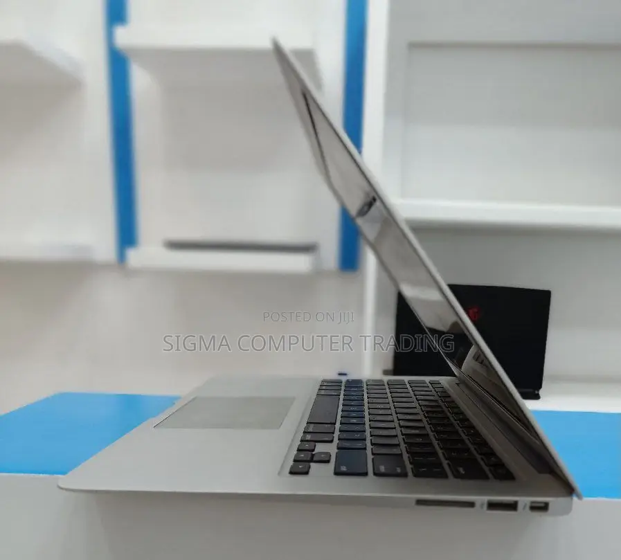 New Laptop Apple MacBook 2015 4GB Intel Core I5 SSD 128GB