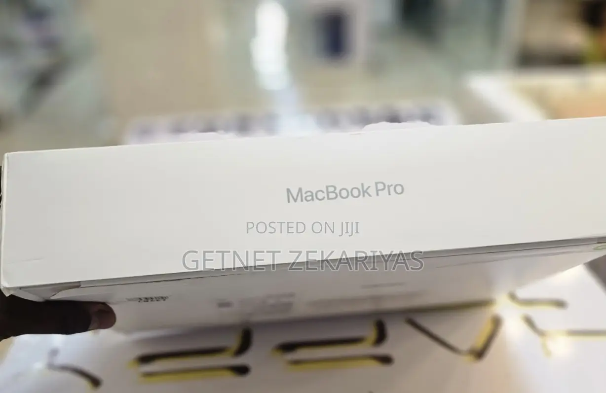 New Laptop Apple MacBook Pro 2022 M2 16GB Apple M2 SSD 512GB