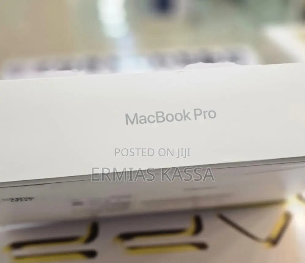 New Laptop Apple MacBook Air 2022 M2 16GB Apple M2 SSD 512GB