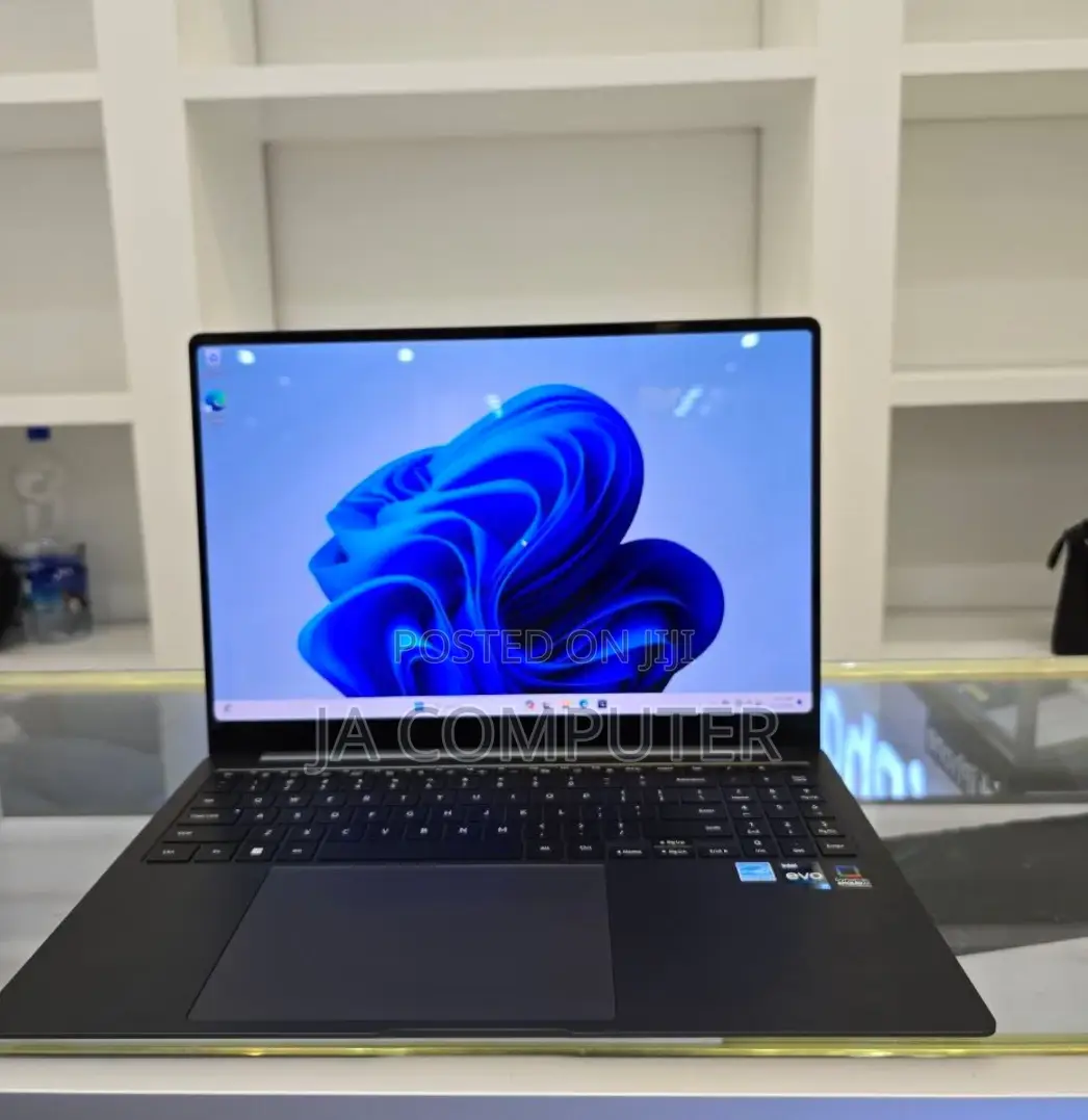 New Laptop Samsung 16GB Intel Core I7 SSD 1T