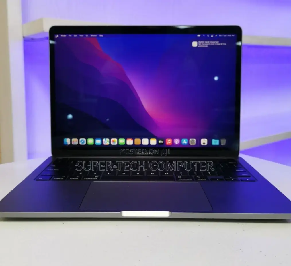 New Laptop Apple MacBook Pro 2019 16GB Intel Core I7 SSD 256GB