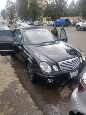 Photo - Mercedes-Benz E200 2008 Black