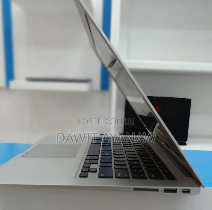 New Laptop Apple MacBook Air 2015 8GB Intel Core I5 SSD 128GB