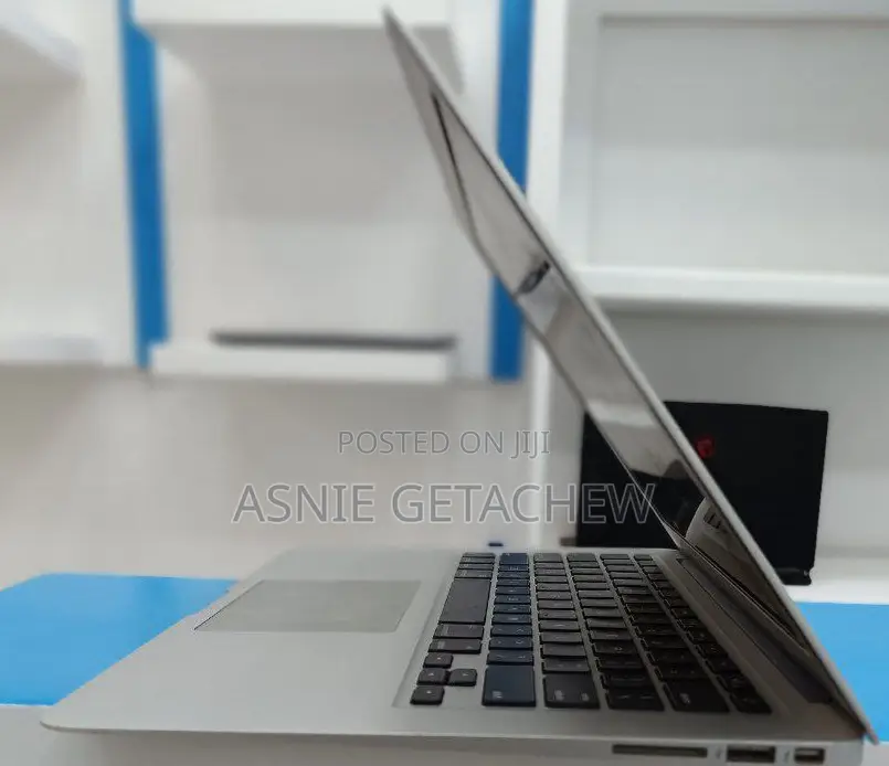 New Laptop Apple MacBook 2015 4GB Intel Core I5 SSD 128GB