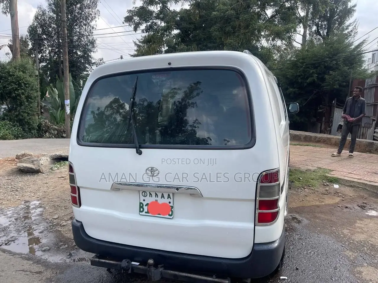 Toyota HiAce 2011 White