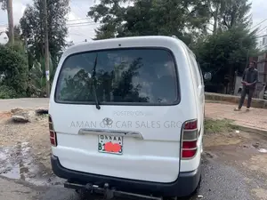 Toyota HiAce 2011 White
