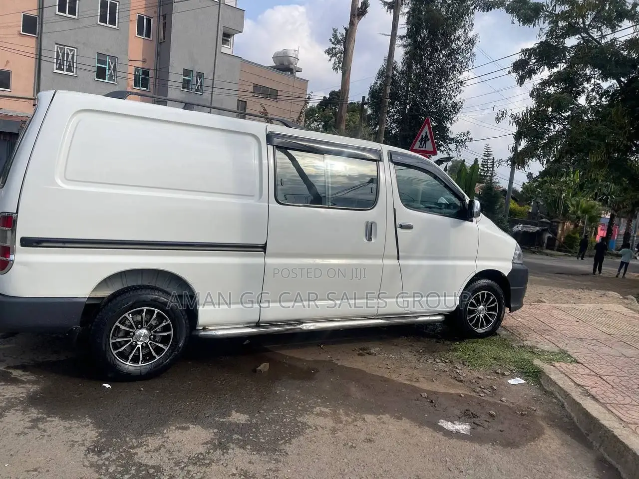 Toyota HiAce 2011 White