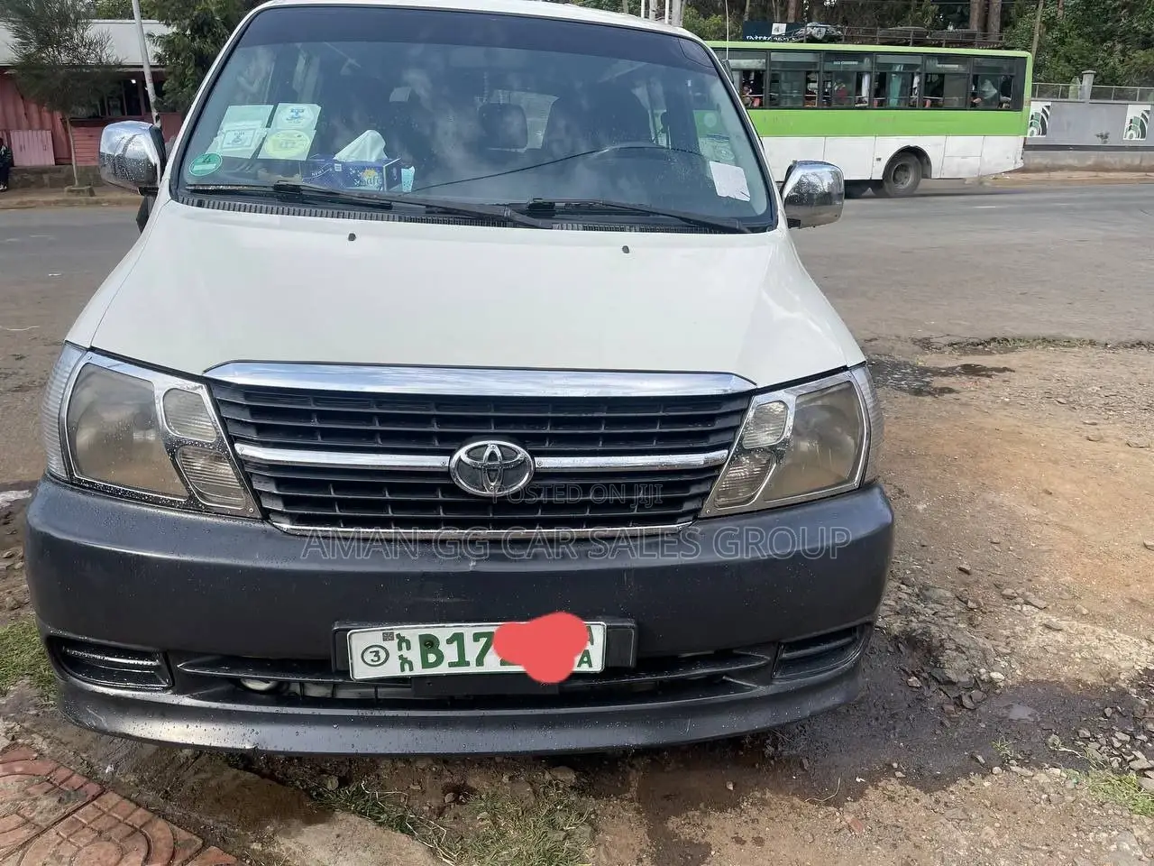 Toyota HiAce 2011 White
