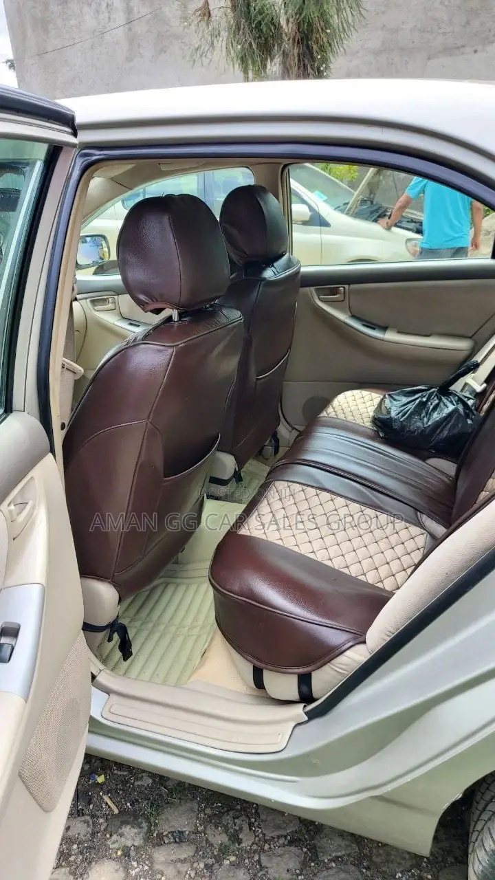 Toyota HiAce 2011 White