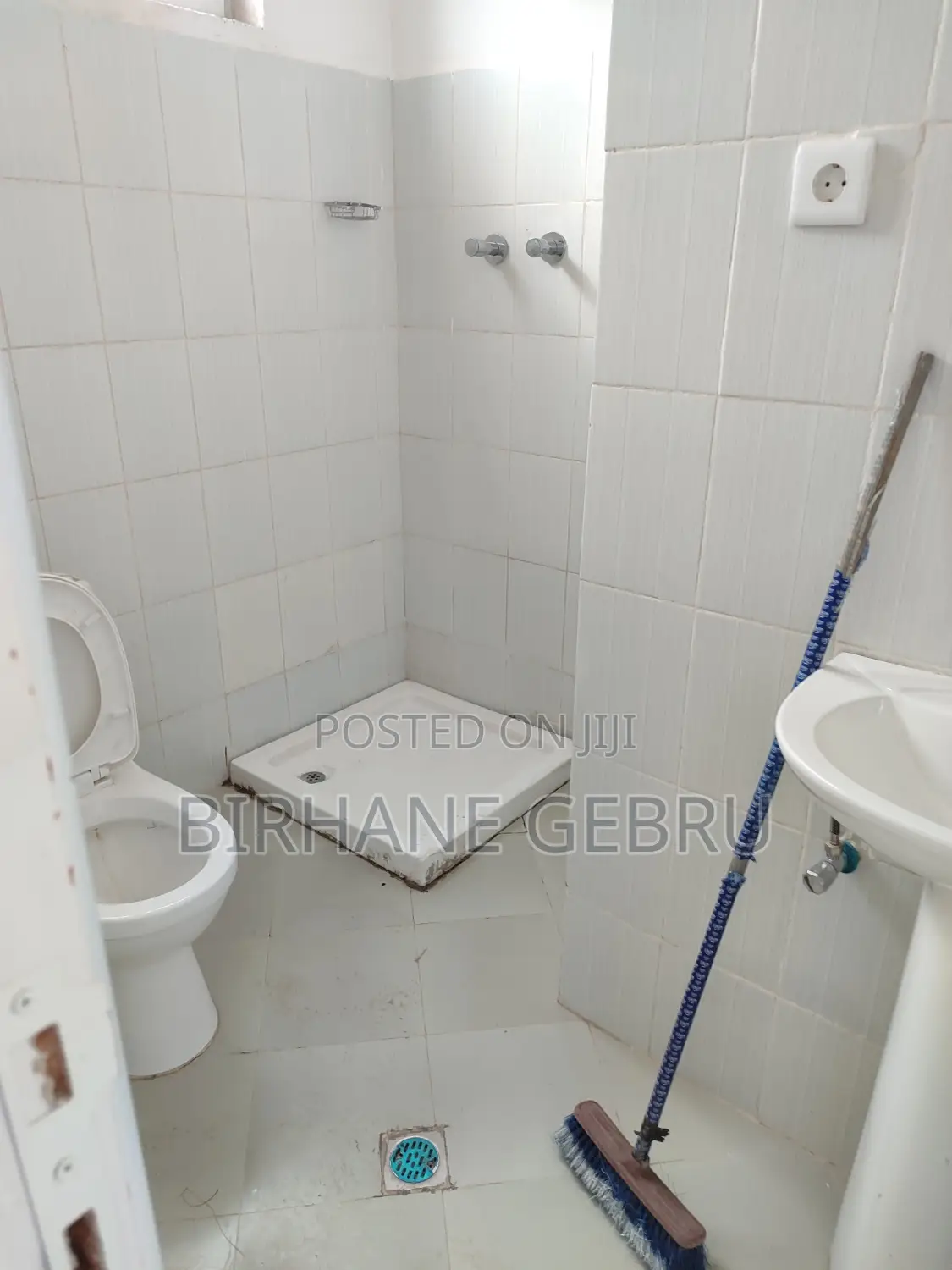 3bdrm House in Apartiment, Bole for rent