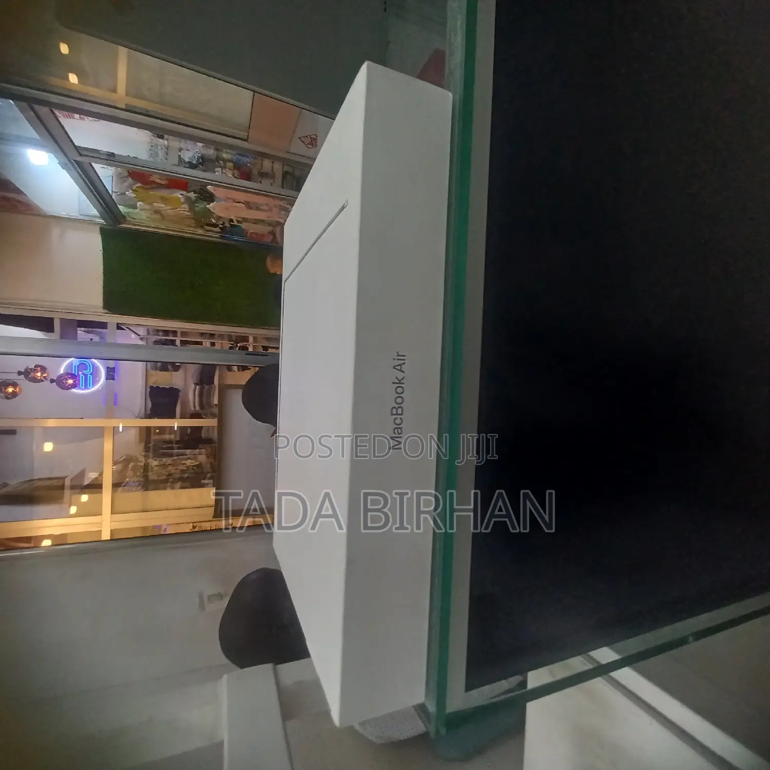 New Apple MacBook Air 2024 M3 13-Inch 8GB Apple M3 Max SSD 256GB