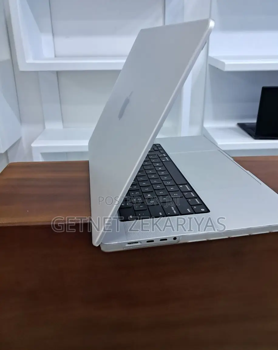 New Laptop Apple MacBook Pro 2023 M2 16-Inch 16GB Apple M2 SSD 1T