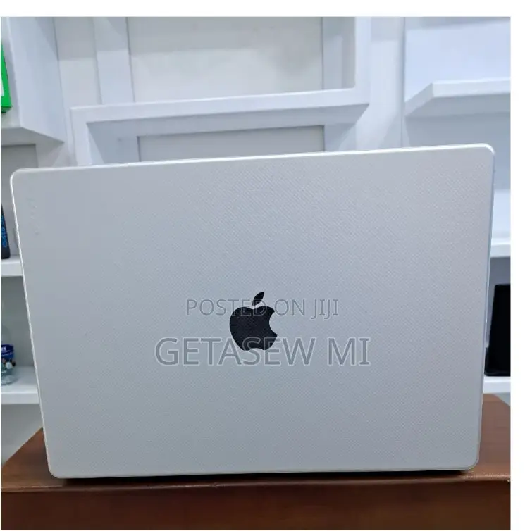 New Laptop Apple MacBook Pro 2022 M2 16GB Apple M2 SSD 1T